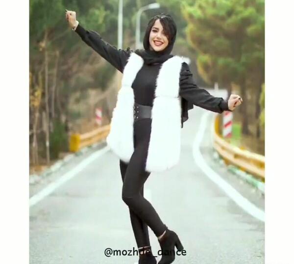 ژست های عکس گرفتن دخترانه