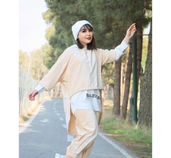 ژست عکس دخترانه داخل ماشین