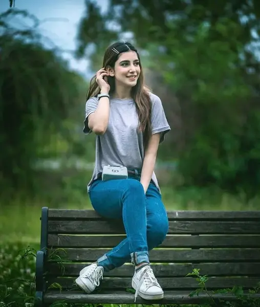 انواع مدل ژست عکس دخترانه