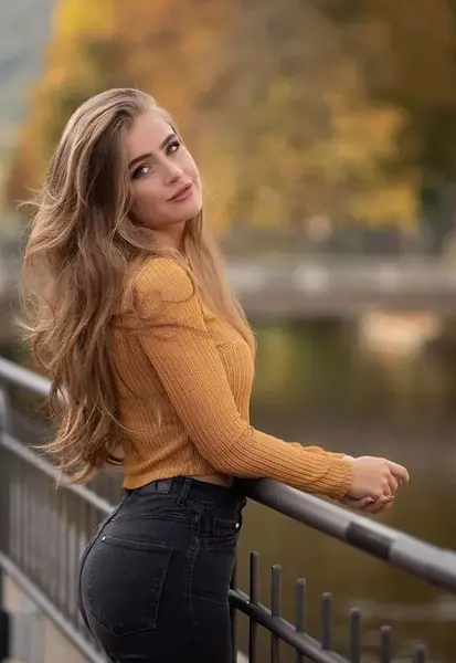 انواع مدل ژست عکس دخترانه
