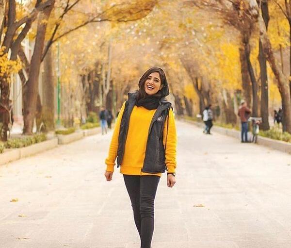 چند مدل ژست برای عکس گرفتن دخترانه