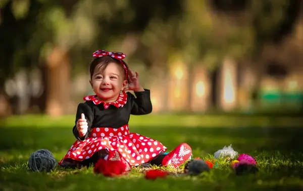 مدل ژست عکس کودک دخترانه