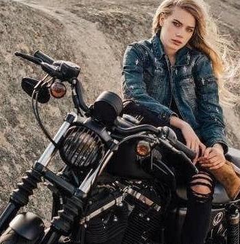 ژست عکس با ماشین پارس دخترانه