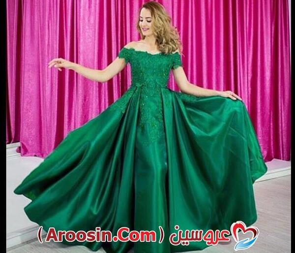 ژست عکس دخترانه تکی با لباس مجلسی