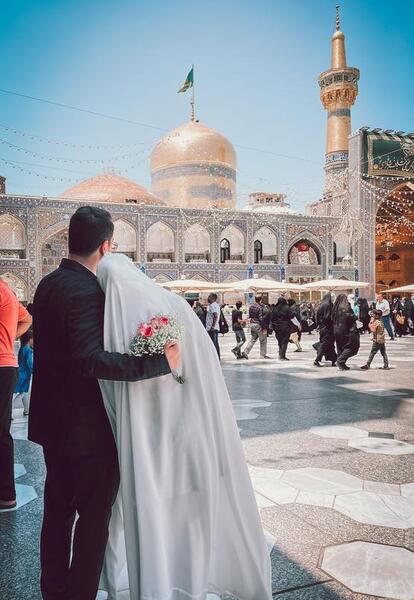 ژست عکس دخترانه تکی با لباس مجلسی