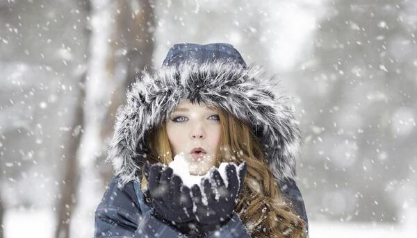ژست عکس برفی دخترانه