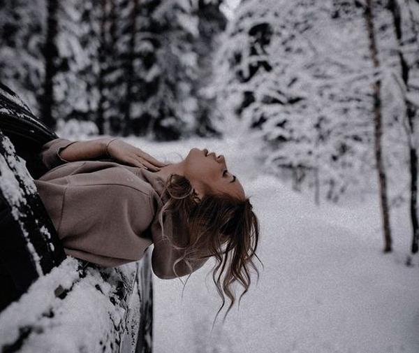 ژست عکس برفی دخترانه