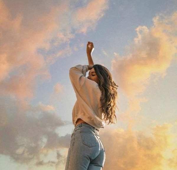 آموزش ژست گرفتن برای عکس دخترانه