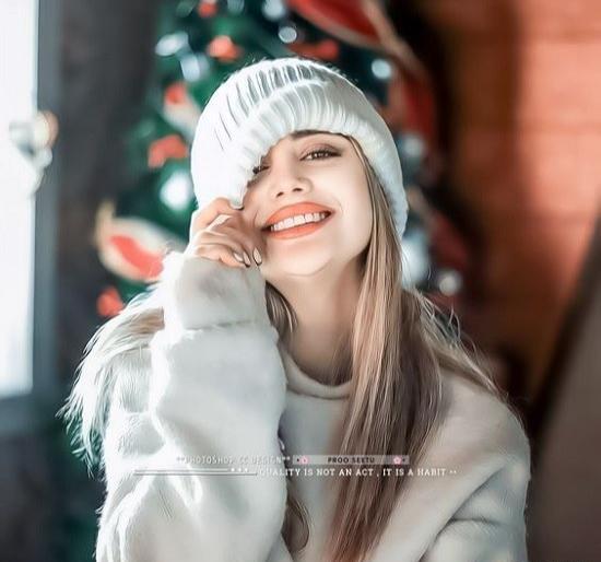 عکس پروفایل دختر با کلاه زمستانی