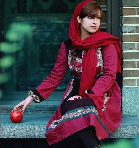 عکس پروفایل دختر با شال قرمز