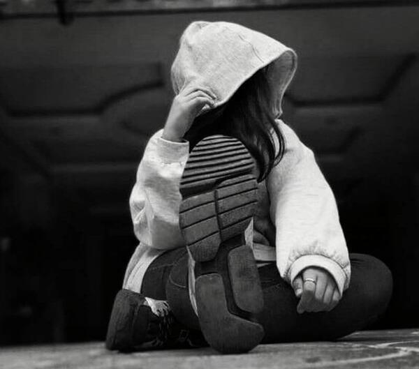 عکس دختر واقعی برای پروفایل سیاه سفید