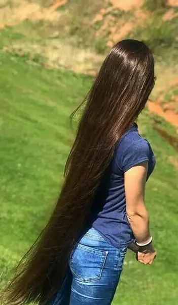 عکس دختر مو بلند مشکی برای پروفایل