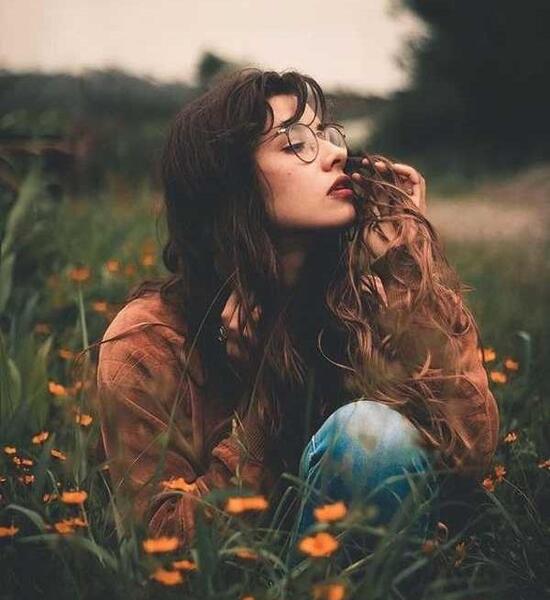 عکس دختر با موهای بلند مشکی برای پروفایل