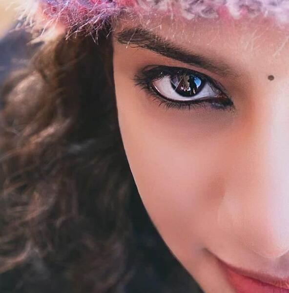عکس پروفایل دختر خوشگل نیمرخ