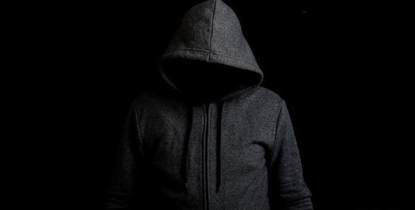 عکس دختر با هودی مشکی برای پروفایل