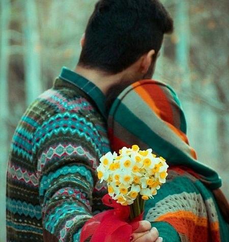 عاشقانه عکس دختر با گل برای پروفایل