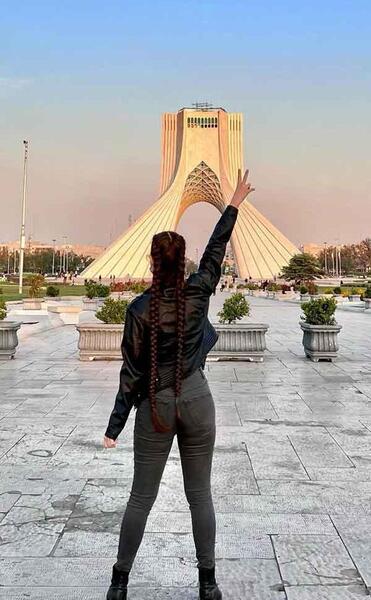 عکس دختر روی پل برای پروفایل