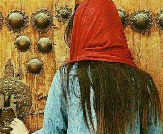 عکس دختر با شال از پشت برای پروفایل