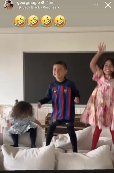 عکس رونالدو با زنش و بچه هاش