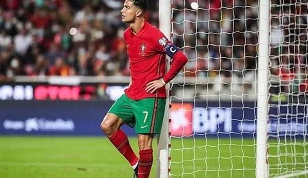 عکس رونالدو در پرتغال با جام