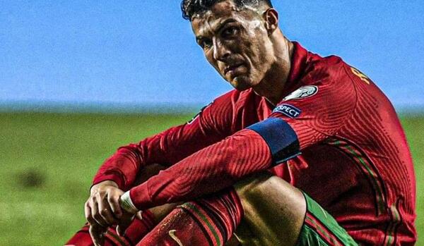 عکس رونالدو در پرتغال با جام