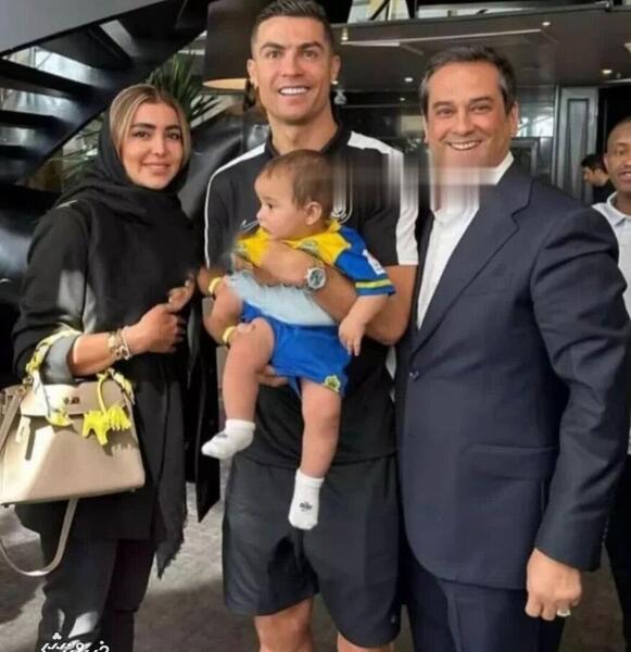 عکس رونالدو و خانواده اش در استخر