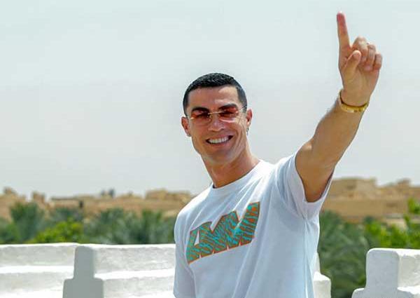 عکس رونالدو در استخر خانه اش