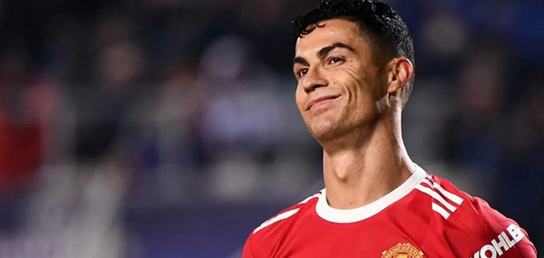عکس رونالدو در رئال مادرید با لباس بنفش