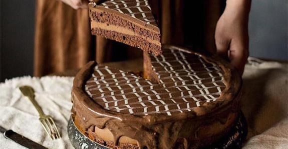 نحوه چسباندن عکس خوراکی روی کیک
