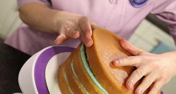 چگونه عکس را روی کیک میزنن