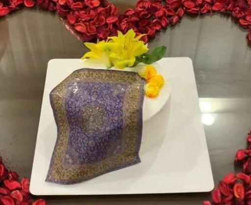 عکس کیک تولد روی فرش