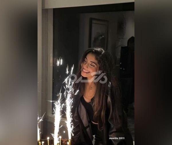 عکس فشفشه تولد روی کیک