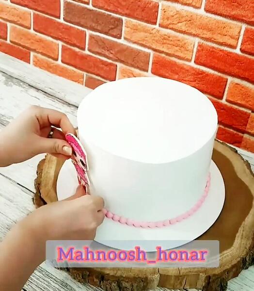 چسباندن عکس روی کیک خامه ای
