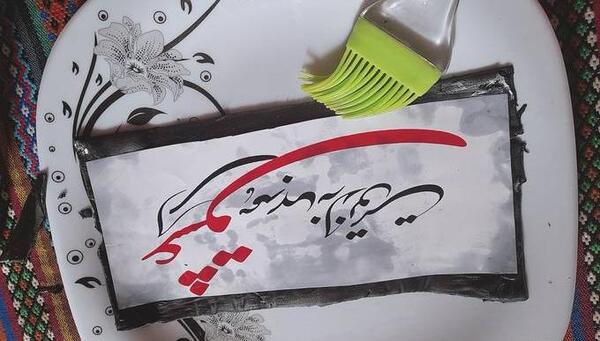 طریقه چسباندن عکس خوراکی روی کیک