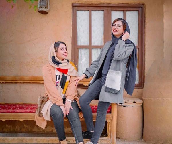 ژست عکس با رفیق