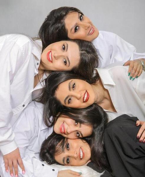 ژست عکس با رفیق دخترونه