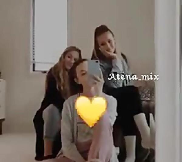 عکس رفیقانه چهار نفره