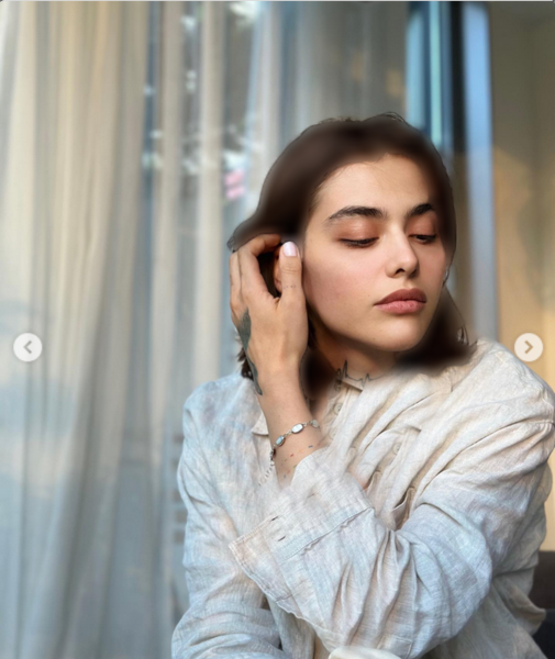 عکس نوار بهداشتی خونی ریحانه پارسا