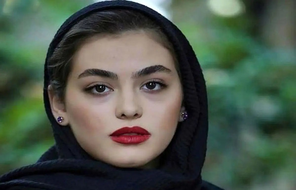 عکس نوار بهداشتی خونی ریحانه پارسا
