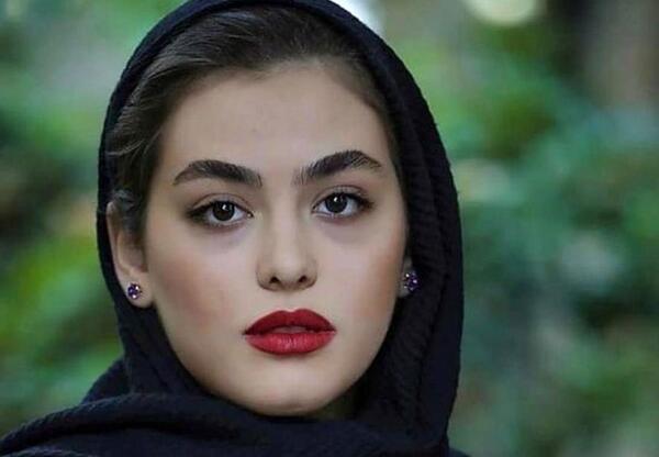 عکس های زشت ریحانه پارسا در اینستا