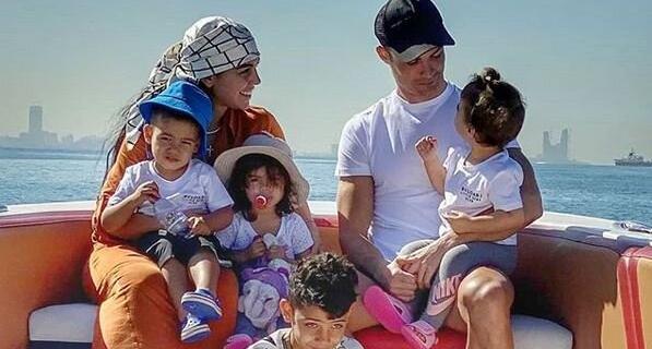 عکس رونالدو و همسرش در دریا