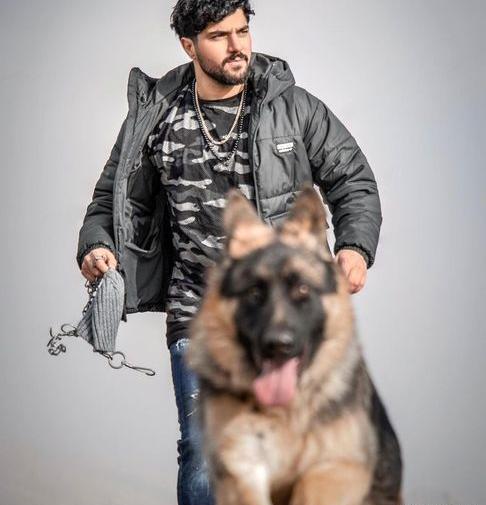 عکس رونالدو و سگش