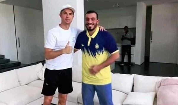 عکس رونالدو با فرش ایرانی در خانه اش