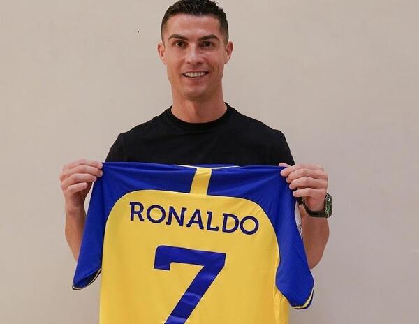 عکس جام رونالدو در النصر