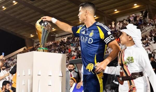 عکس جام رونالدو در النصر