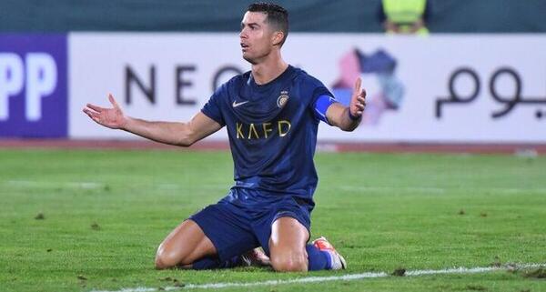عکس رونالدو با بازیکنان پرسپولیس