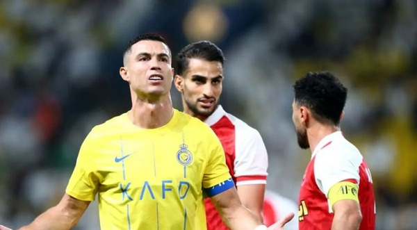 عکس رونالدو در مقابل پرسپولیس