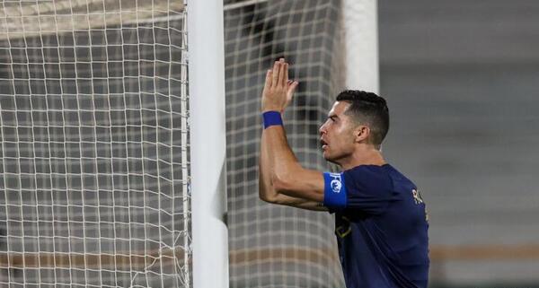 عکس رونالدو در مقابل پرسپولیس