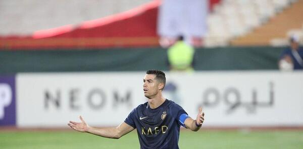عکس رونالدو در مقابل پرسپولیس