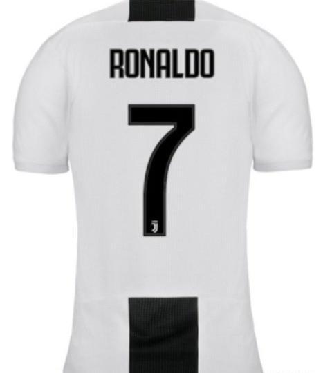 عکس رونالدو پشتش